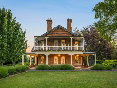 Yallungah Hotel Orange