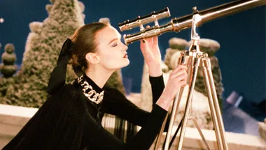 How To Add A Pop Of Colour To Your Holiday Makeup, According To Chanel